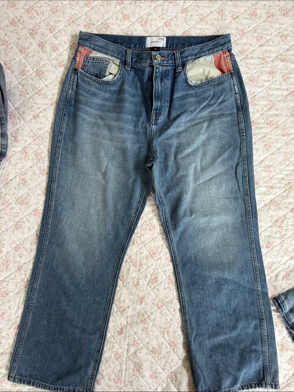 Current/Elliott Men’s Relaxed Jeans in Faded Blue with Red Pocket Accents